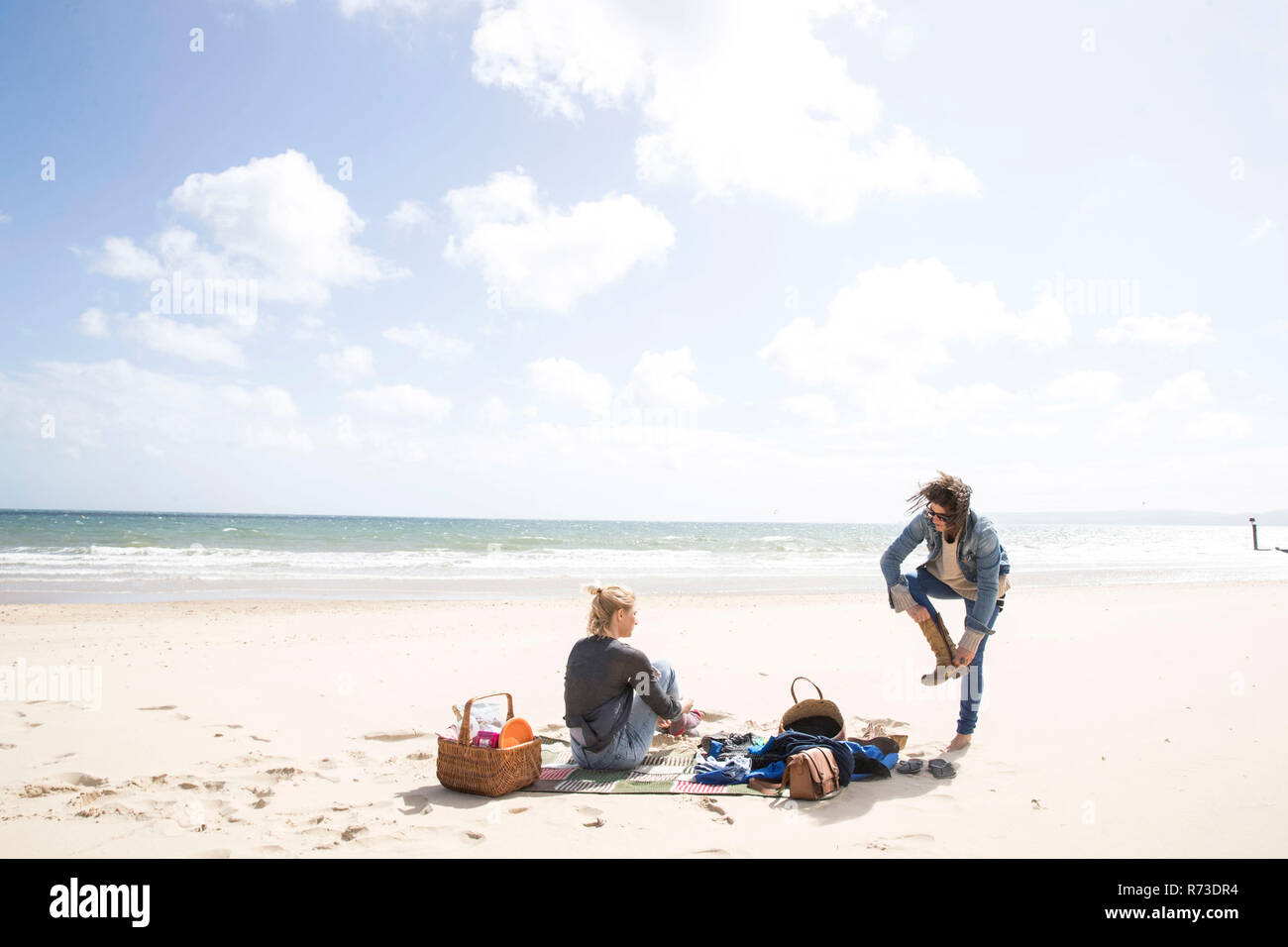 Family picnic beach summer hi-res stock photography and images - Alamy