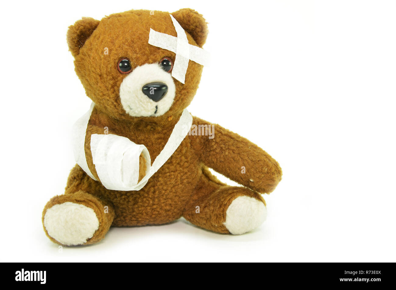 Injured teddy bear with bandages Stock Photo - Alamy