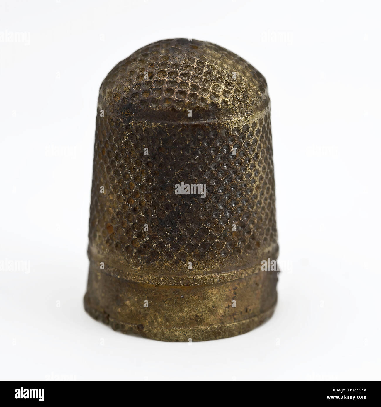 Copper molded thimble, thimble sewing kit soil find copper brass metal, cast Copper molded