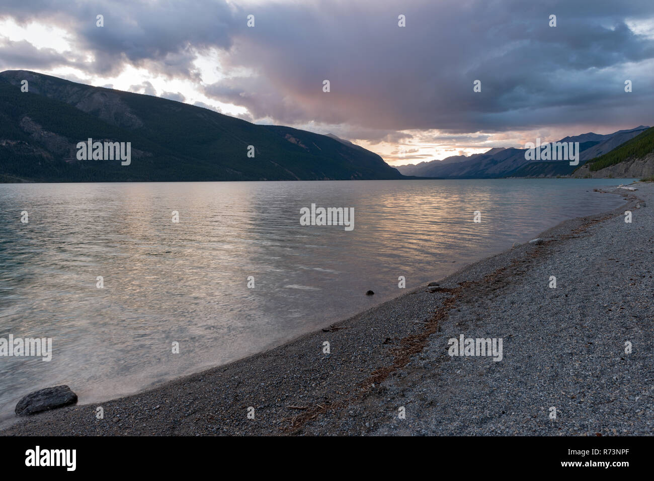 Muncho lake provincial park hires stock photography and images Alamy