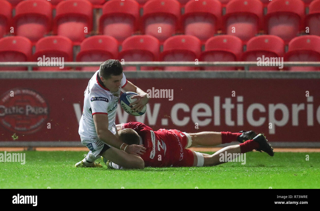 Jacob Stockdale scores Ulster's first try during Heineken Champions Cup, pool four match at Parc y Scarlets, Llanelli. Stock Photo