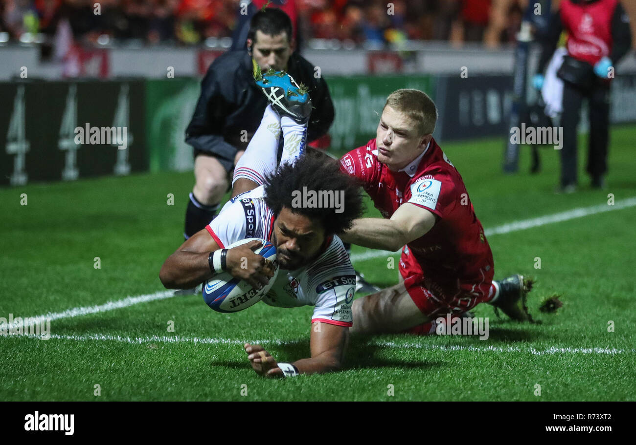 Ulster's Henry Speight scores their second try during Heineken Champions Cup, pool four match at Parc y Scarlets, Llanelli. Stock Photo