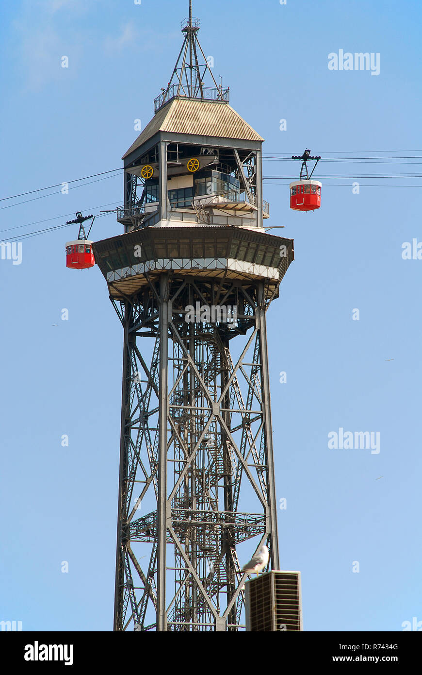 Port Vell Aerial Tramway, Barcelona, Spain. The Tramway crosses Port Vell,  Barcelona's old harbour, connecting the Montjuic hill with the seaside subu  Stock Photo - Alamy