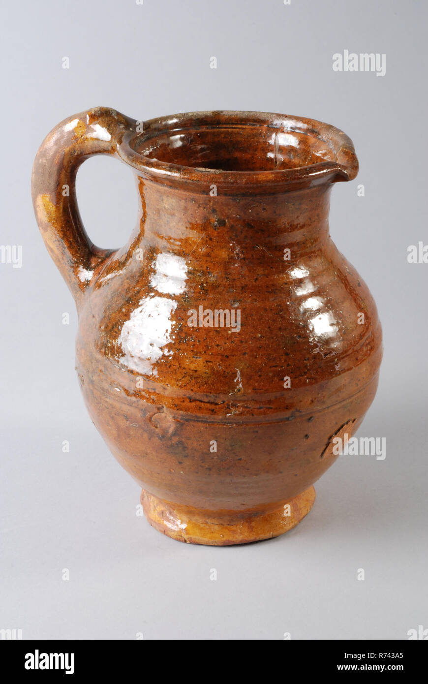Glaze neck lip hi-res stock photography and images - Alamy Glaze neck lip hi-res stock photography and images - Alamy