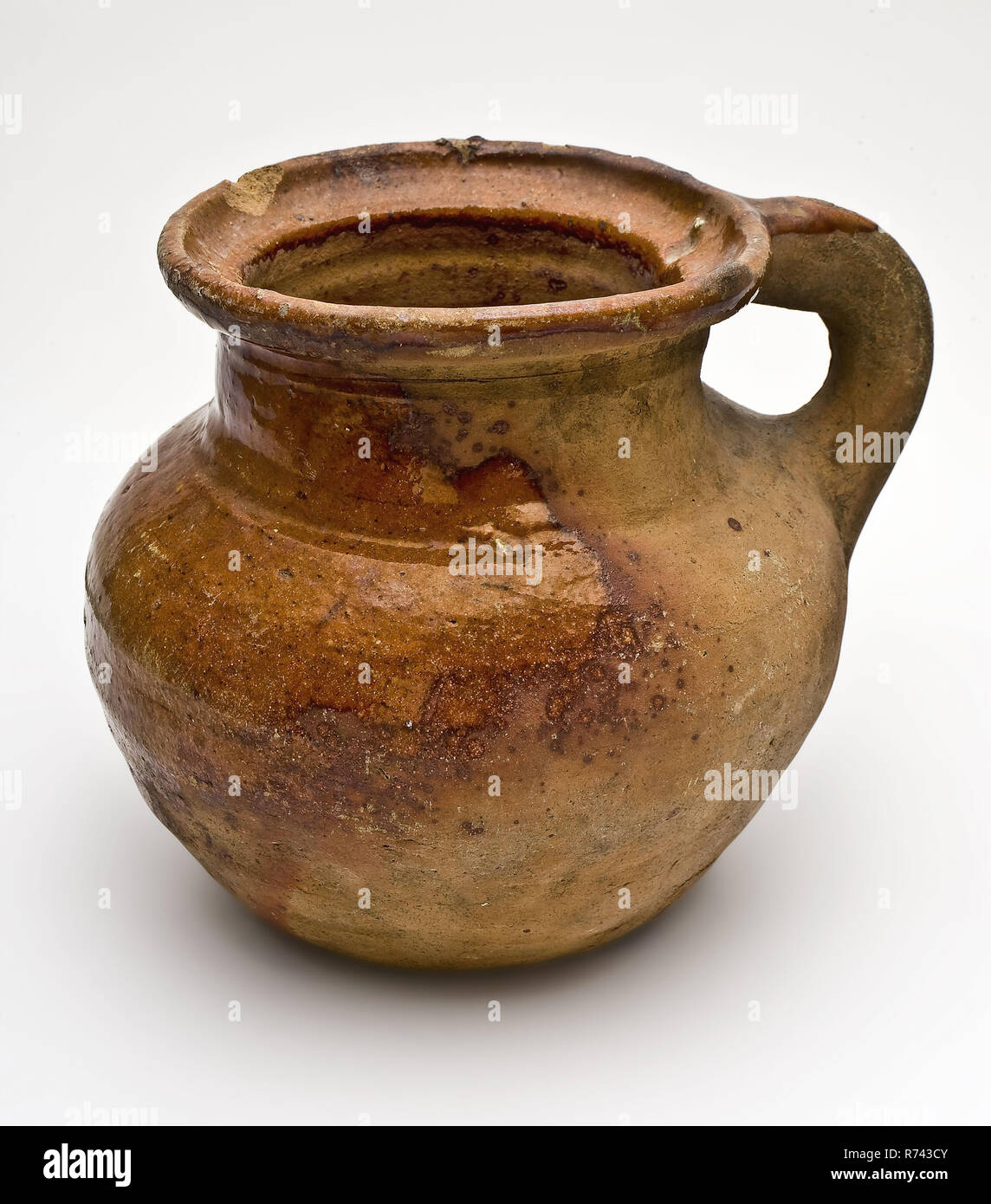 Pottery chamber pot, belly model on stand with high soul, pot holder sanitary soil find ceramic