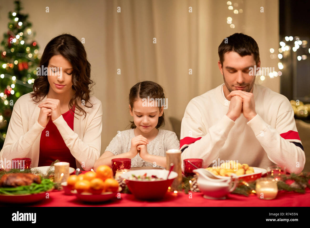 family praying before meal at christmas dinner Stock Photo Alamy