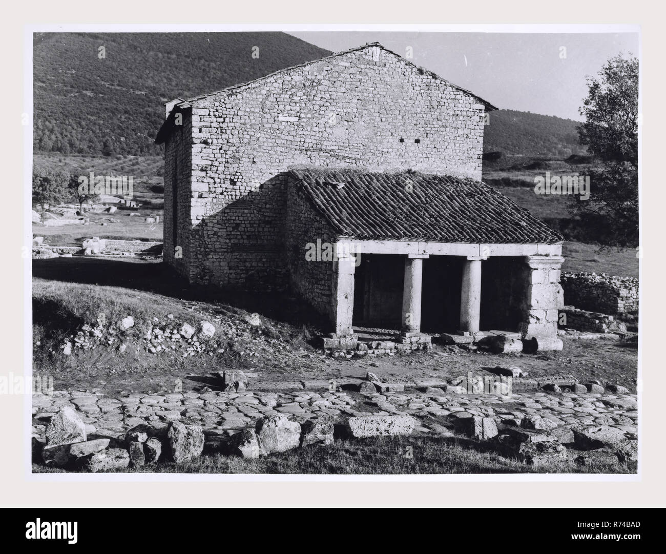 Umbria Terni Carsulae Remains of ancient town, this is my Italy, the italian country of visual history, Antiquities Architecture, architectural fragments Roman municipality of the VI Augustean district ascribed to the tribe of Crustumina it was central crossroads of the Via Flaminia in the treaty of Narnia to Vicus and Martis S. Maria in Pantano. First habitated nucleus originated after opening of consular street and was enlarged and gained in importance during the Empire, as is indicated in the monuments. Their placement reveals an organic and unitary urban plan. Stock Photo