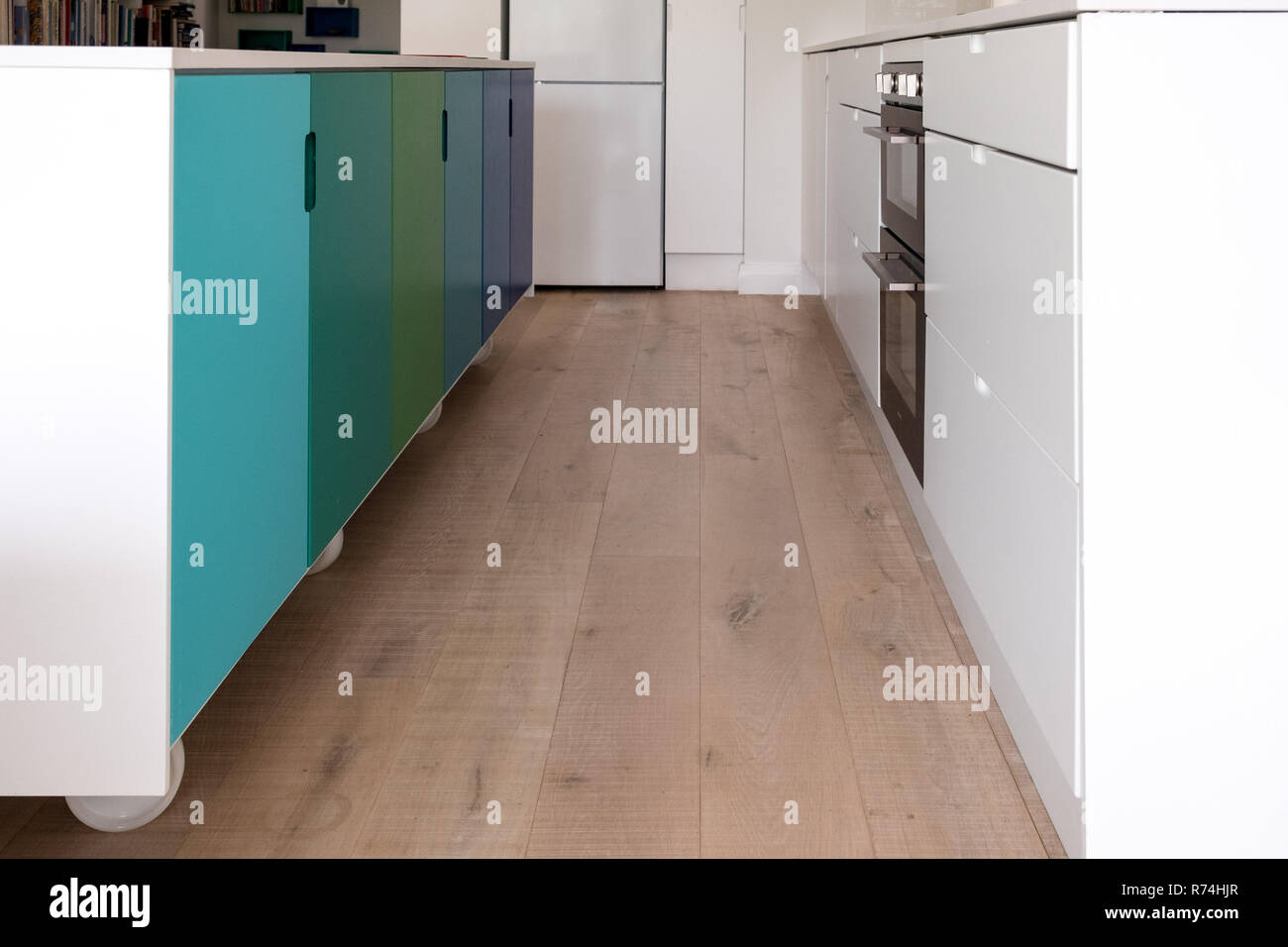 Movable kitchen island on industrial castor wheels, retro design