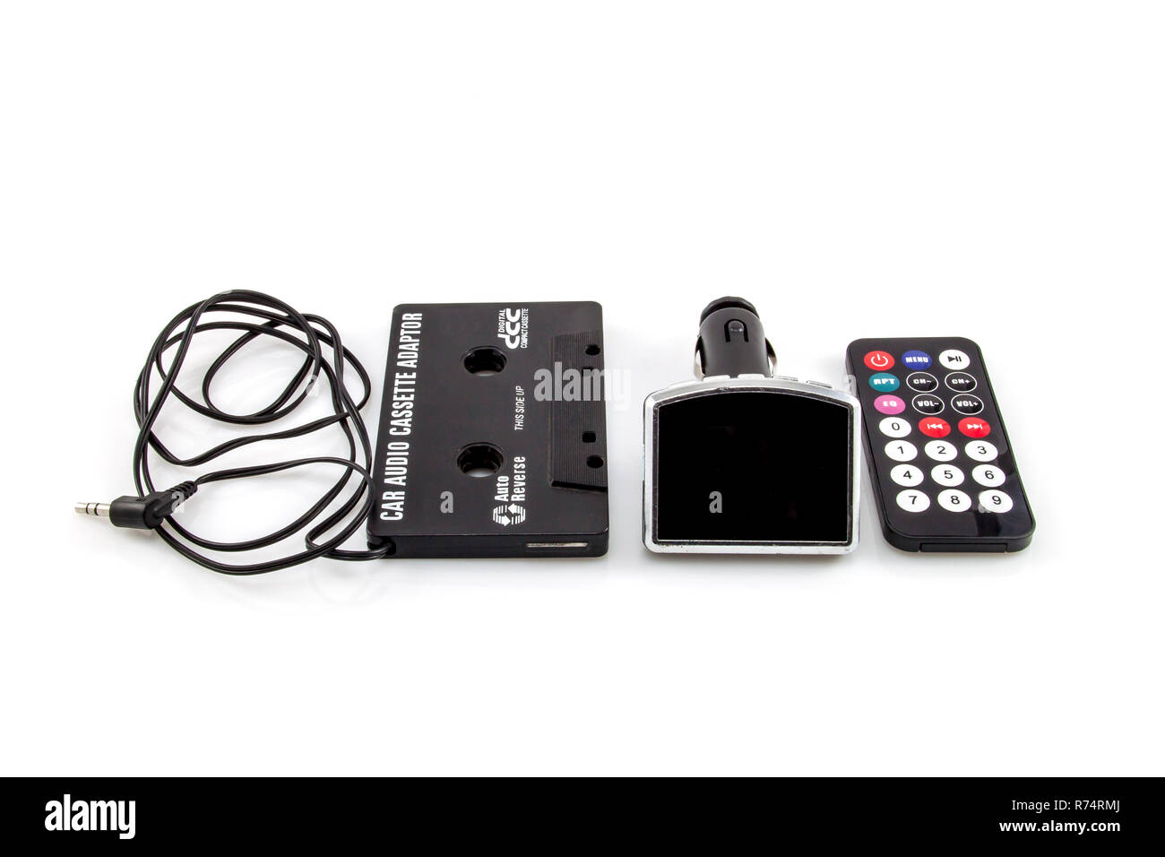 Adaptateur cassette audio de voiture et transmetteur FM Photo Stock - Alamy