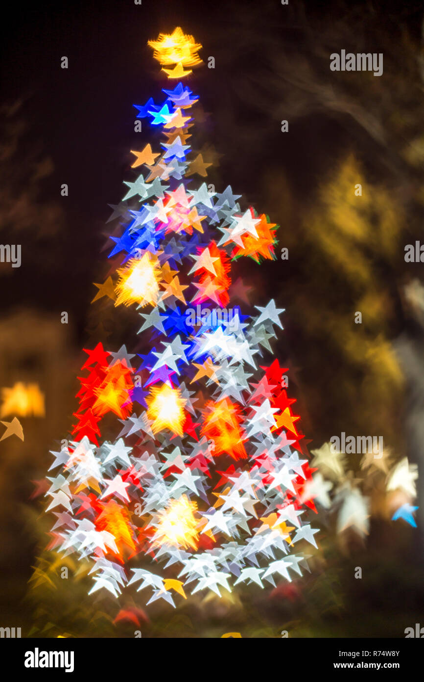 Defocused Christmas tree with star shaped bokeh lights Stock Photo - Alamy