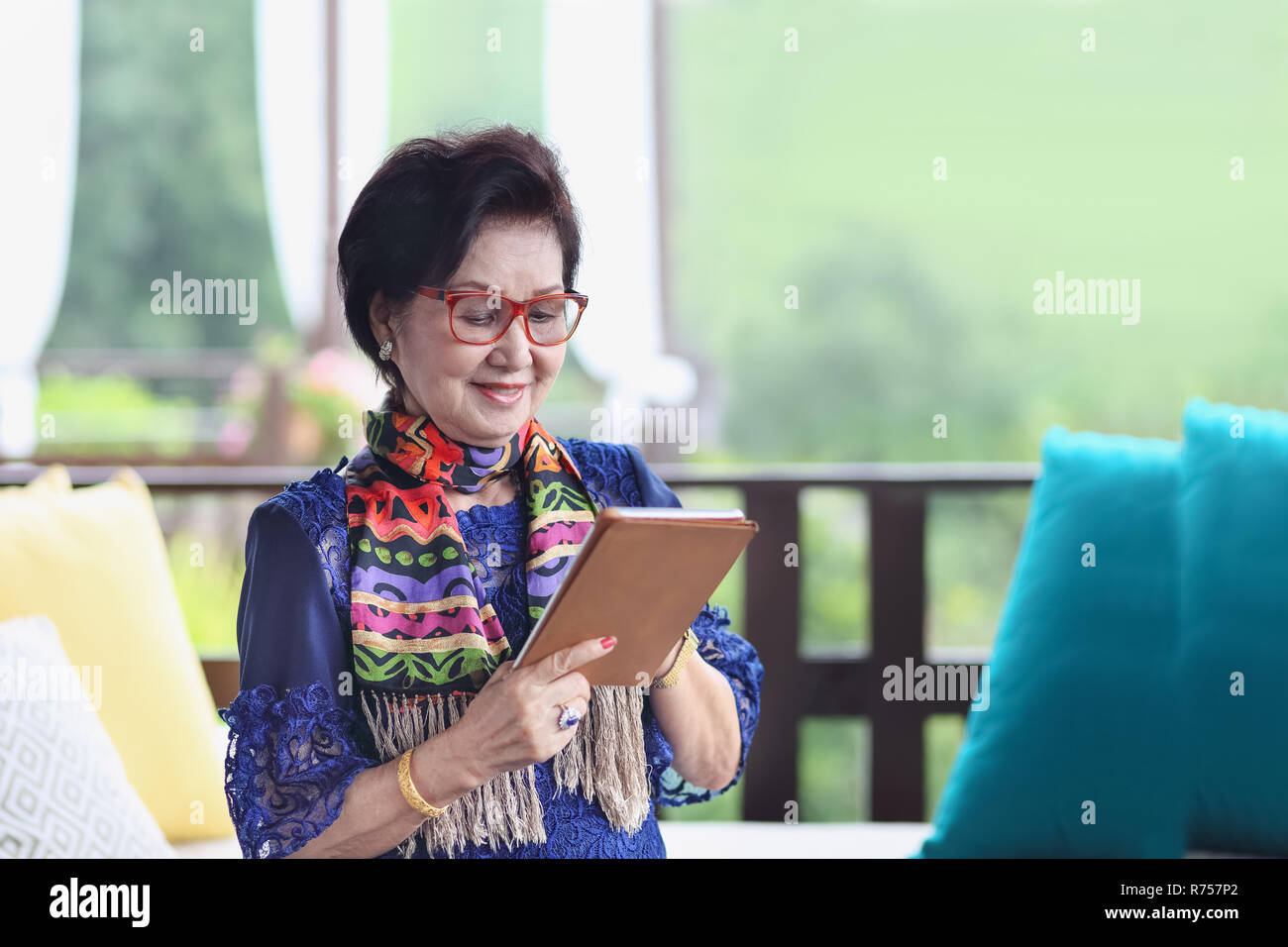 Asian woman 60s hi-res stock photography and images - Alamy