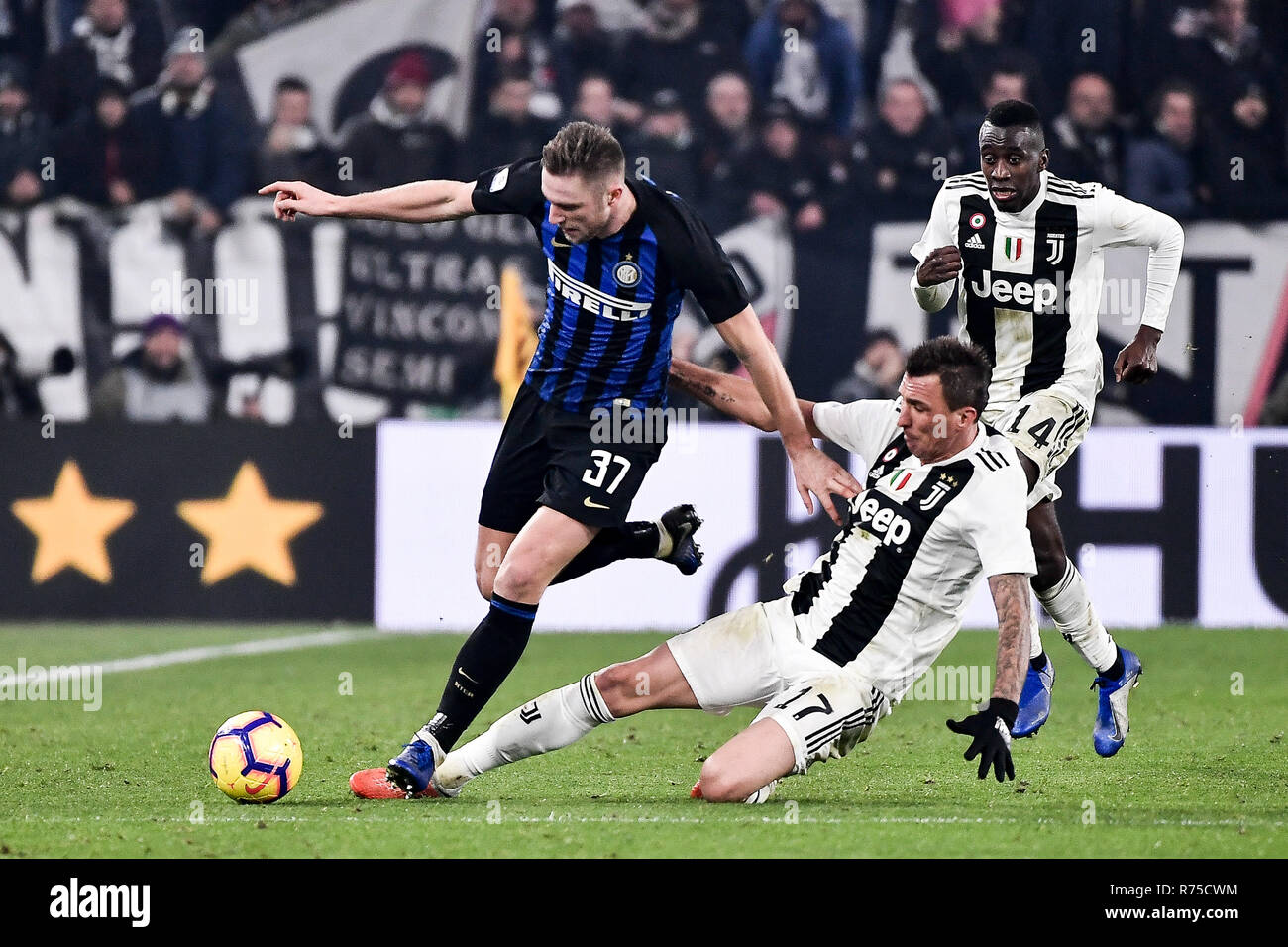 Turin, Italy. 7th December 2018. Foto LaPresse - Marco Alpozzi 07 Dicembre  2018 Torino, Italia Sport Calcio Juventus Vs Inter - Campionato di calcio  Serie A TIM 2018/2019 - Allianz Stadium. Nella