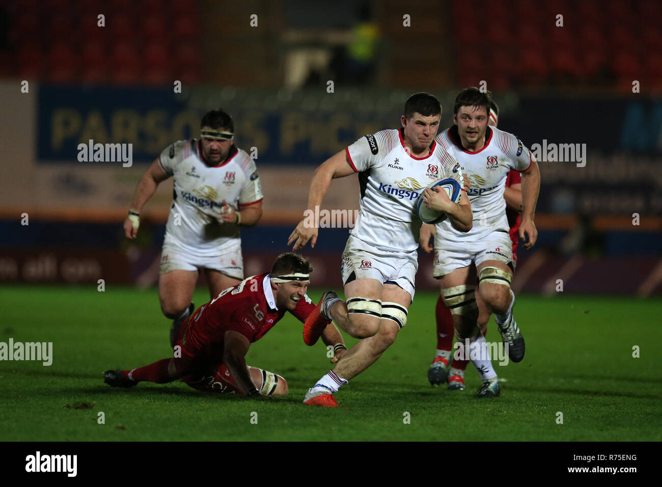 Llanelli, UK. 07th Dec, 2018. Nick Timoney of Ulster rugby Credit: makes a break. Scarlets v Ulster rugby, Heineken European Champions Cup, pool 4 match at Parc y Scarlets in Llanelli, South Wales on Friday 7th December 2018. picture by Andrew Orchard/Andrew Orchard sports photography/Alamy Live News Stock Photo