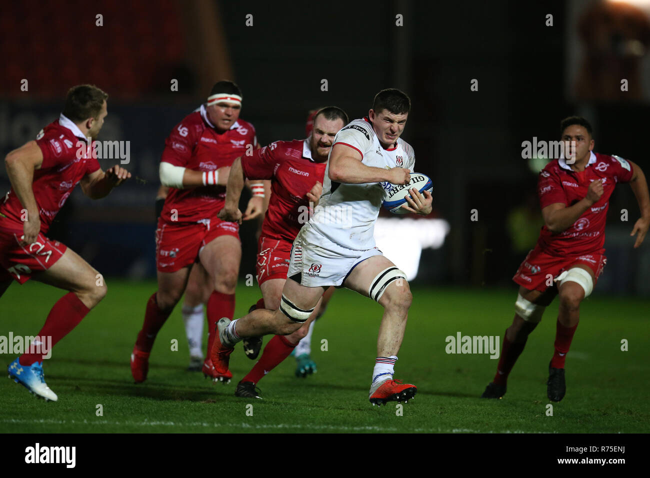 Llanelli, UK. 07th Dec, 2018. Nick Timoney of Ulster rugby Credit: makes a break. Scarlets v Ulster rugby, Heineken European Champions Cup, pool 4 match at Parc y Scarlets in Llanelli, South Wales on Friday 7th December 2018. picture by Andrew Orchard/Andrew Orchard sports photography/Alamy Live News Stock Photo