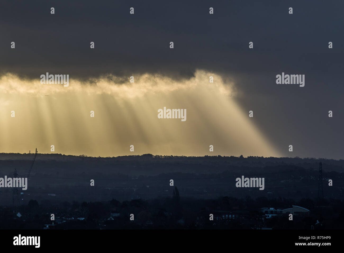 UK Weather:London UK. 8th December 2018. Dramatic effect of sun rays breaking through storm clouds over Wimbledon and South East London Credit: amer ghazzal/Alamy Live News Stock Photo
