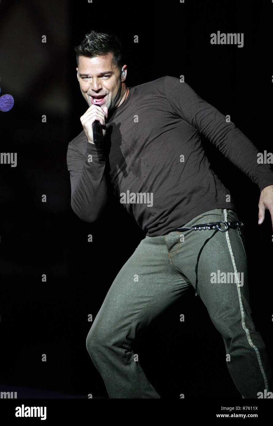 Ricky Martin Riendose Menudo ricky martin hi-res stock photography and images - Alamy