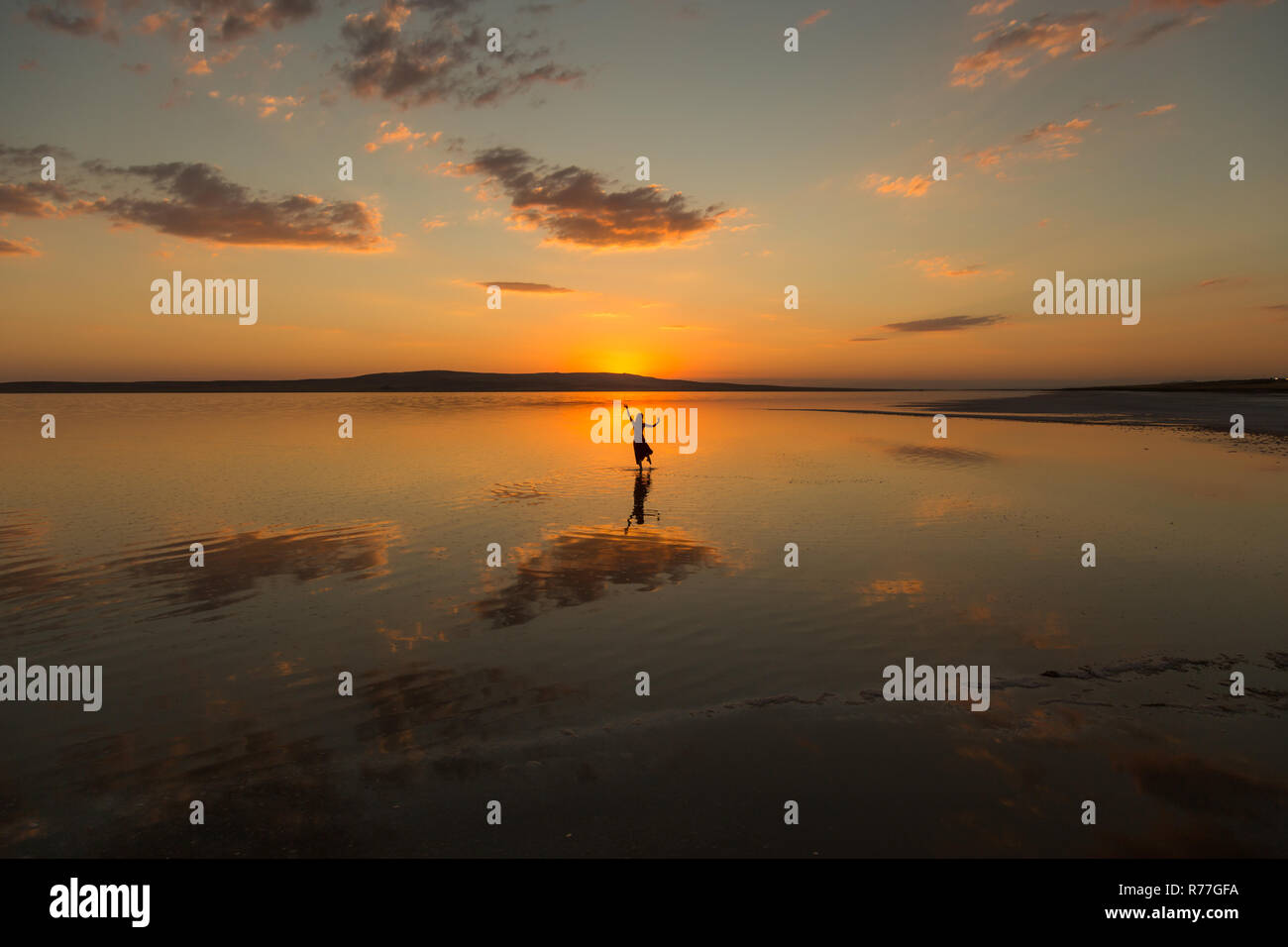 Reflection cloudy sky in water backgrounds hi-res stock photography and ...