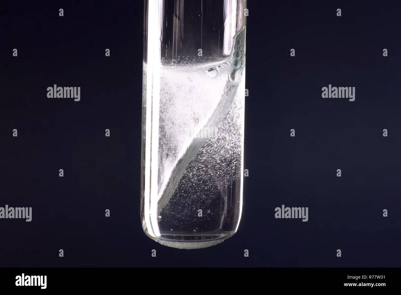 https://c8.alamy.com/comp/R77W31/laboratory-flask-with-a-tungsten-plate-in-alkali-R77W31.jpg