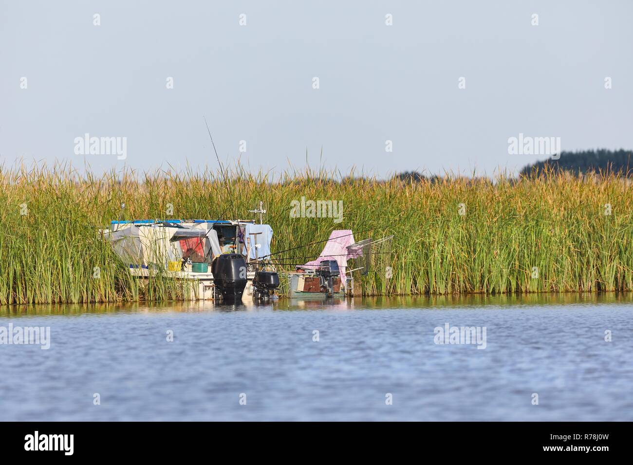 Boats surround the lake hi-res stock photography and images - Alamy