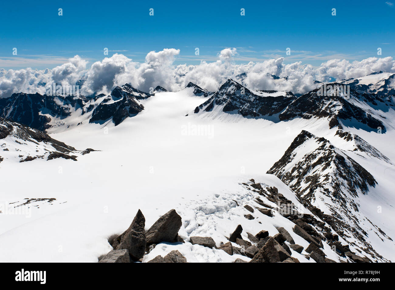 View of snow-covered peaks in the High Alps from Mt Vertainspitze, Cima Vertana, Laaser Ferner glacier, Ortler Alps Stock Photo
