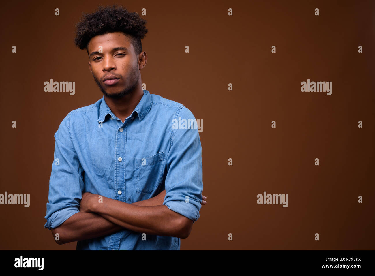 African american man crossed arms hi-res stock photography and images ...