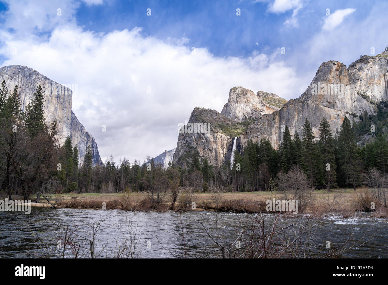 Yosemite falls mirror view hi-res stock photography and images - Alamy
