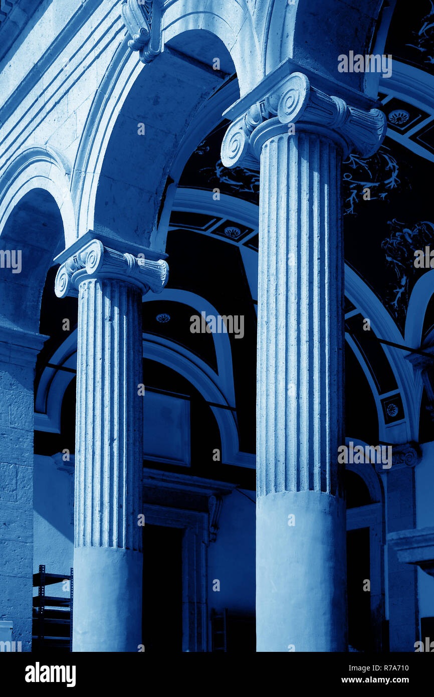 Roman marble column backdrop hi-res stock photography and images - Alamy