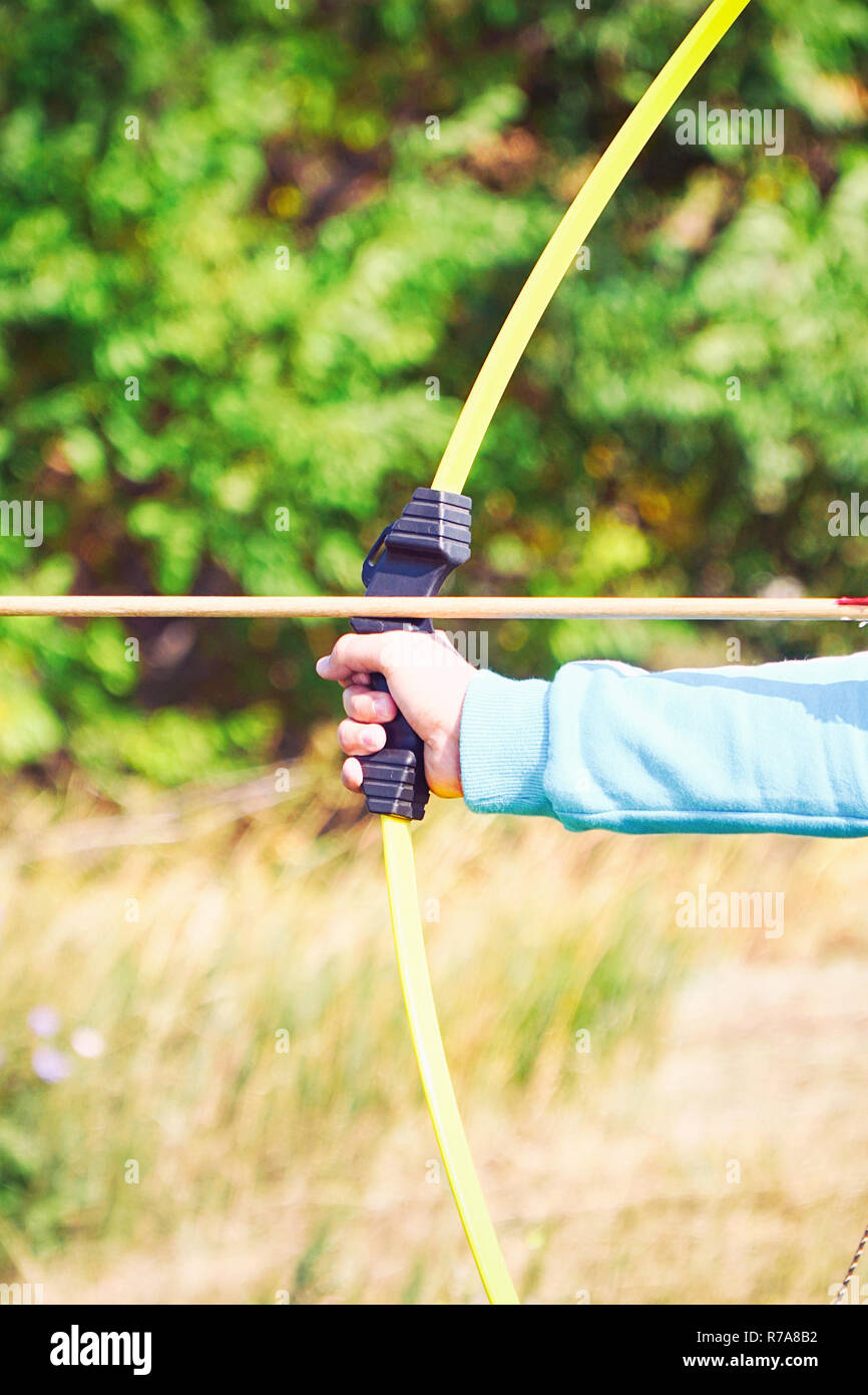 Hand holds archery and arrow Stock Photo Alamy