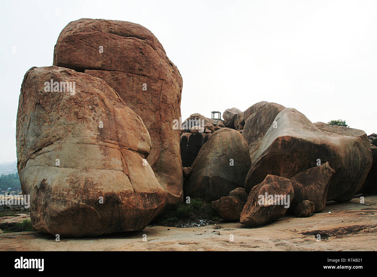 Standing, Leaning and Resting Rocks Stock Photo - Alamy