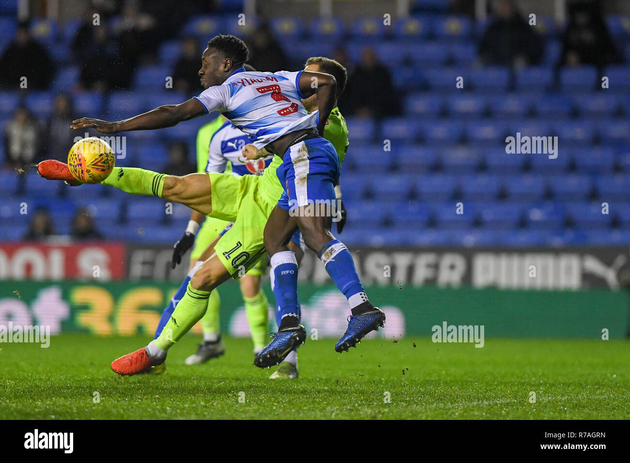 Soccer football league championship reading sheffield united madejski