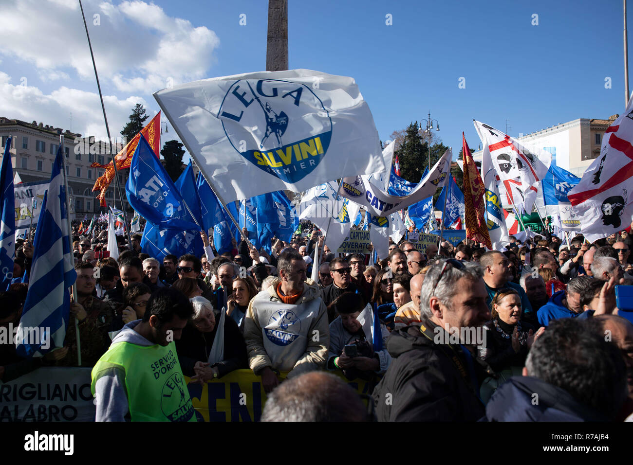 Roma, Roma, Italy. 8th Dec, 2019. People seen waving flags and banner during the event.The league party (La lega) held a political rally with the phrase ''Italy lift your head'' at Piazza del Popolo square in Rome, Italy. According to the organizers, 80 thousand people attended. The party's representatives explained the plans and ideas of the party about the future of the country. Credit: SOPA Images/ZUMA Wire/Alamy Live News Stock Photo