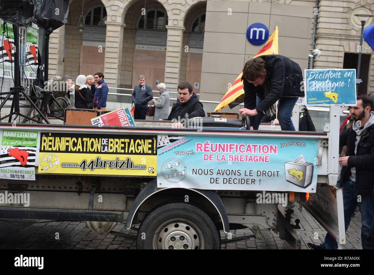 Renne, France. 8th Dec 2018. Support staff start up a generator for lights and microphones on a truck accompanying a large but peaceful demonstration in Rennes, Brittany, France on 8 December 2018. Credit: Deborah Harmes/Alamy Live News Stock Photo