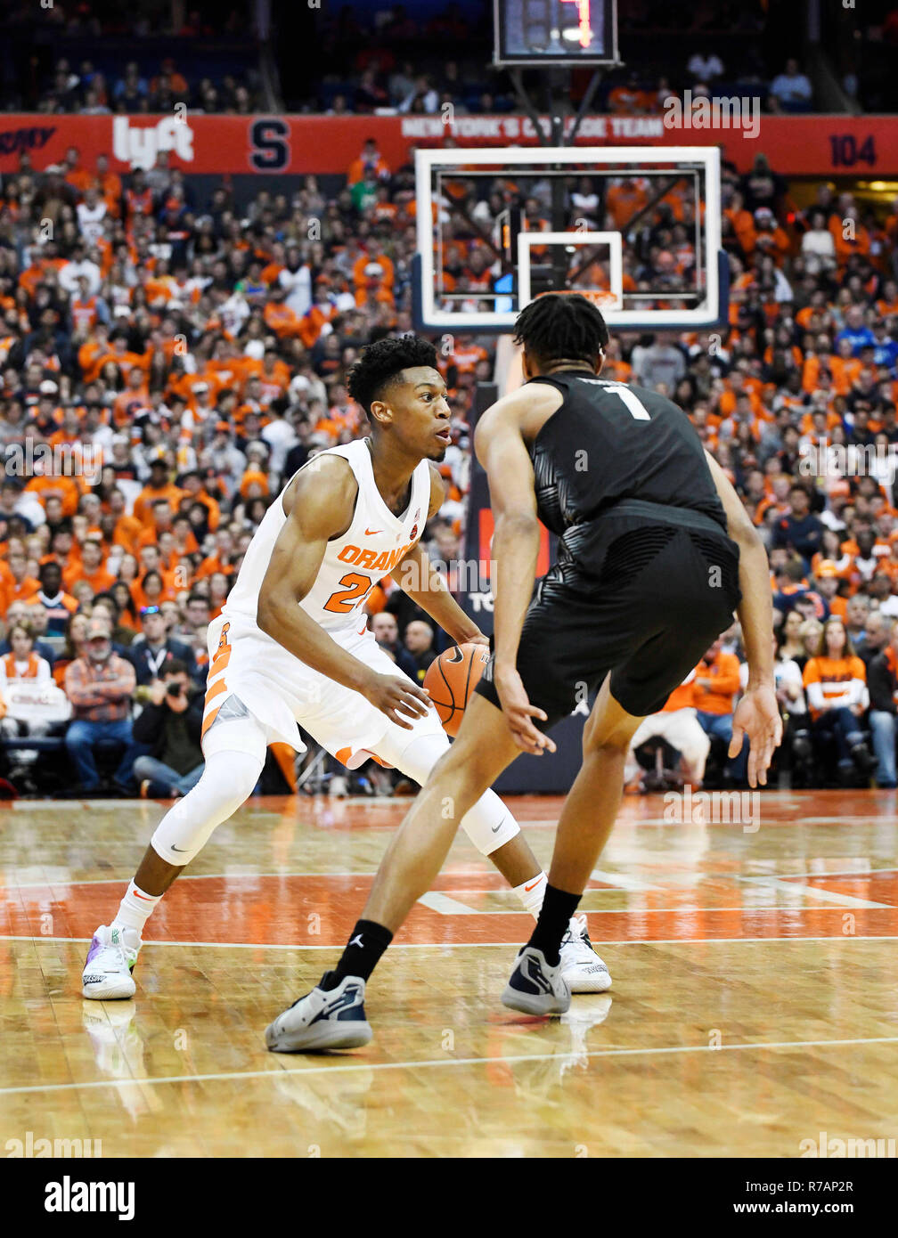Syracuse, NY, USA. 8th Dec, 2018. Syracuse junior guard Tyus Battle (25