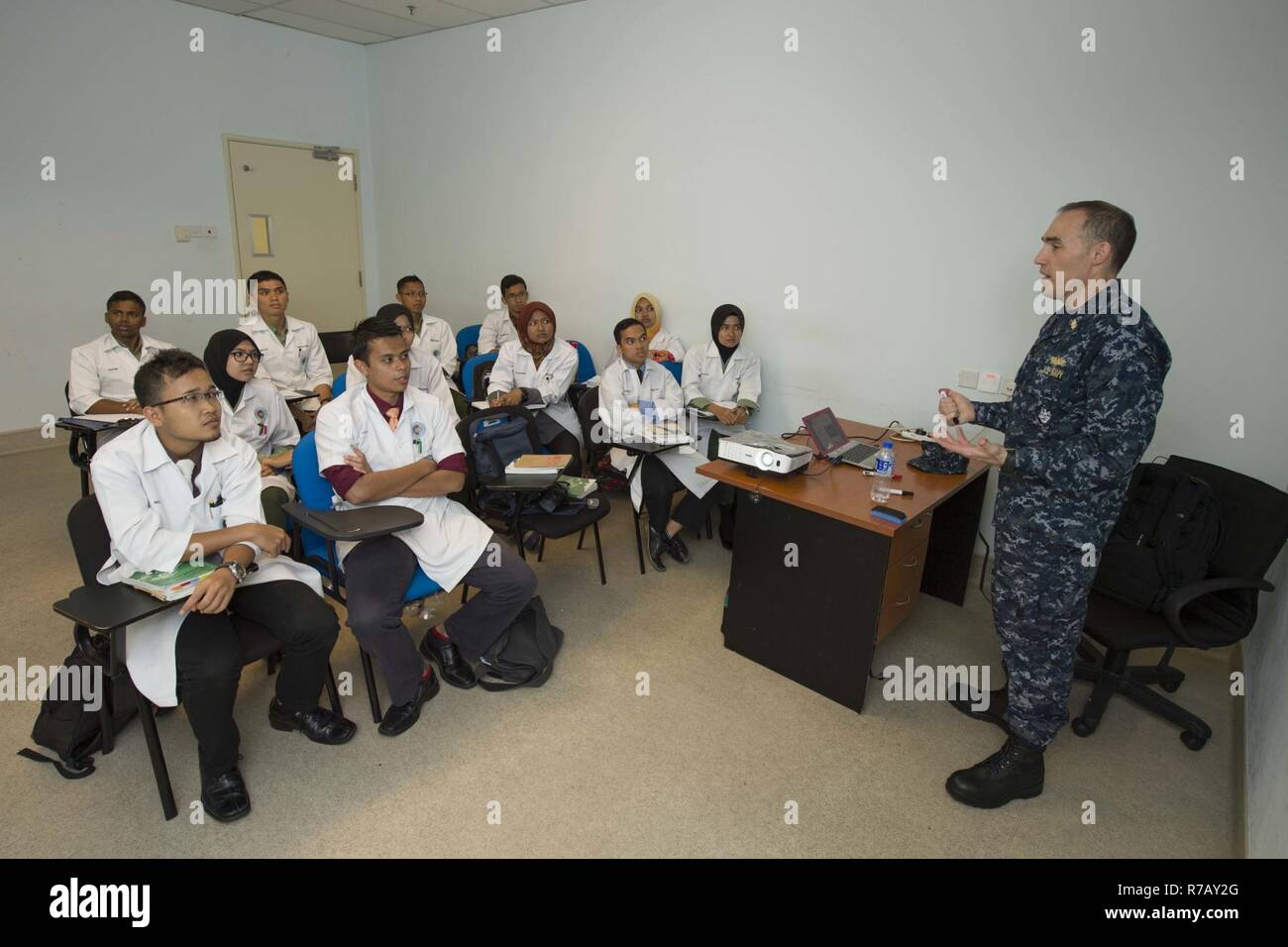 Kuala Lumpur Malaysia April 11 17 Capt Carlos Rodriguez Chief Of Trauma At Walter Reed National Military Medical Center Gives A Presentation To Medical Students Of The National Defense University Of Malaysia