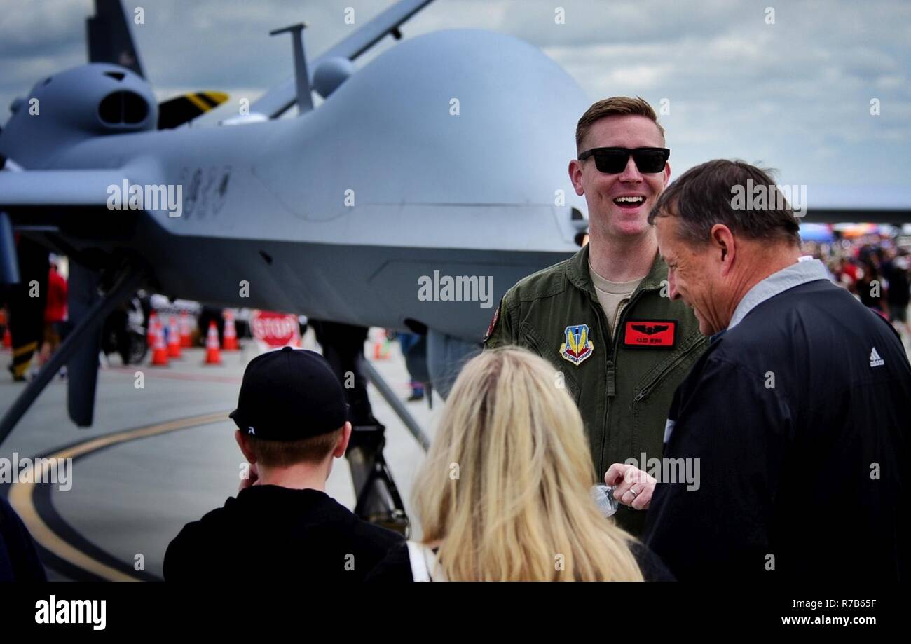 Mq 9 reaper sensor operator hi-res stock photography and images - Alamy