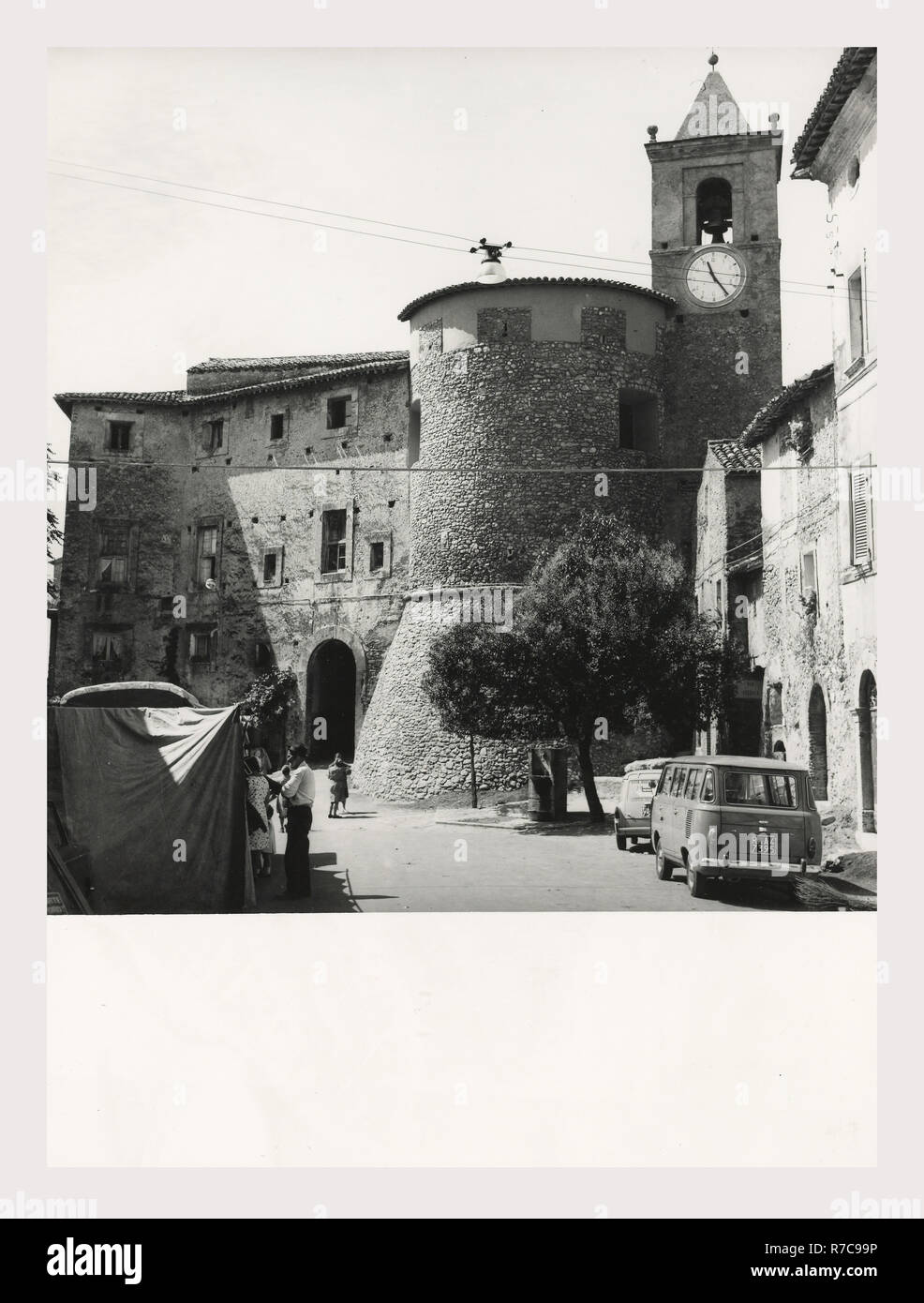 Lazio Rieti Torricella in Sabina Borgo Medievale, this is my Italy, the italian country of visual history, Medieval Architecture. The entrance to the medieval town opens upon a large circular tower dating to the 12th century, which formed a part of the castle of the Brancaleone. Stock Photo