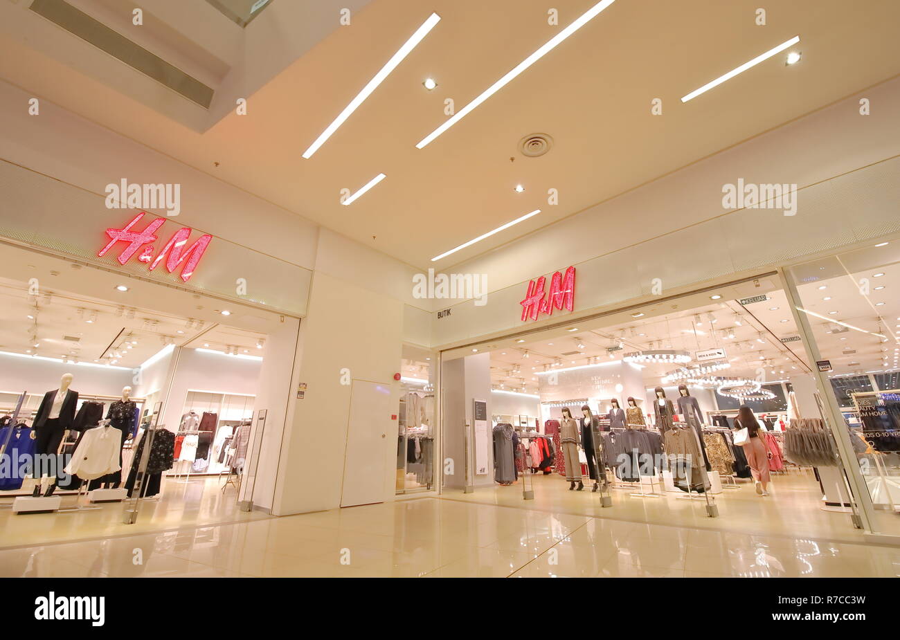 People visit H and M store in Avenue K shopping mall Kuala Lumpur Malaysia  Stock Photo - Alamy