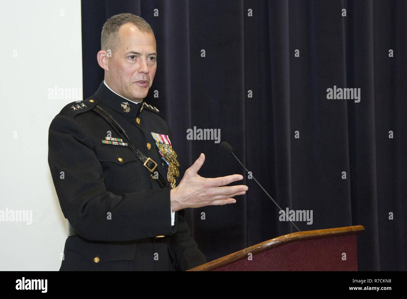 Lt gen robert r ruark hi-res stock photography and images - Alamy