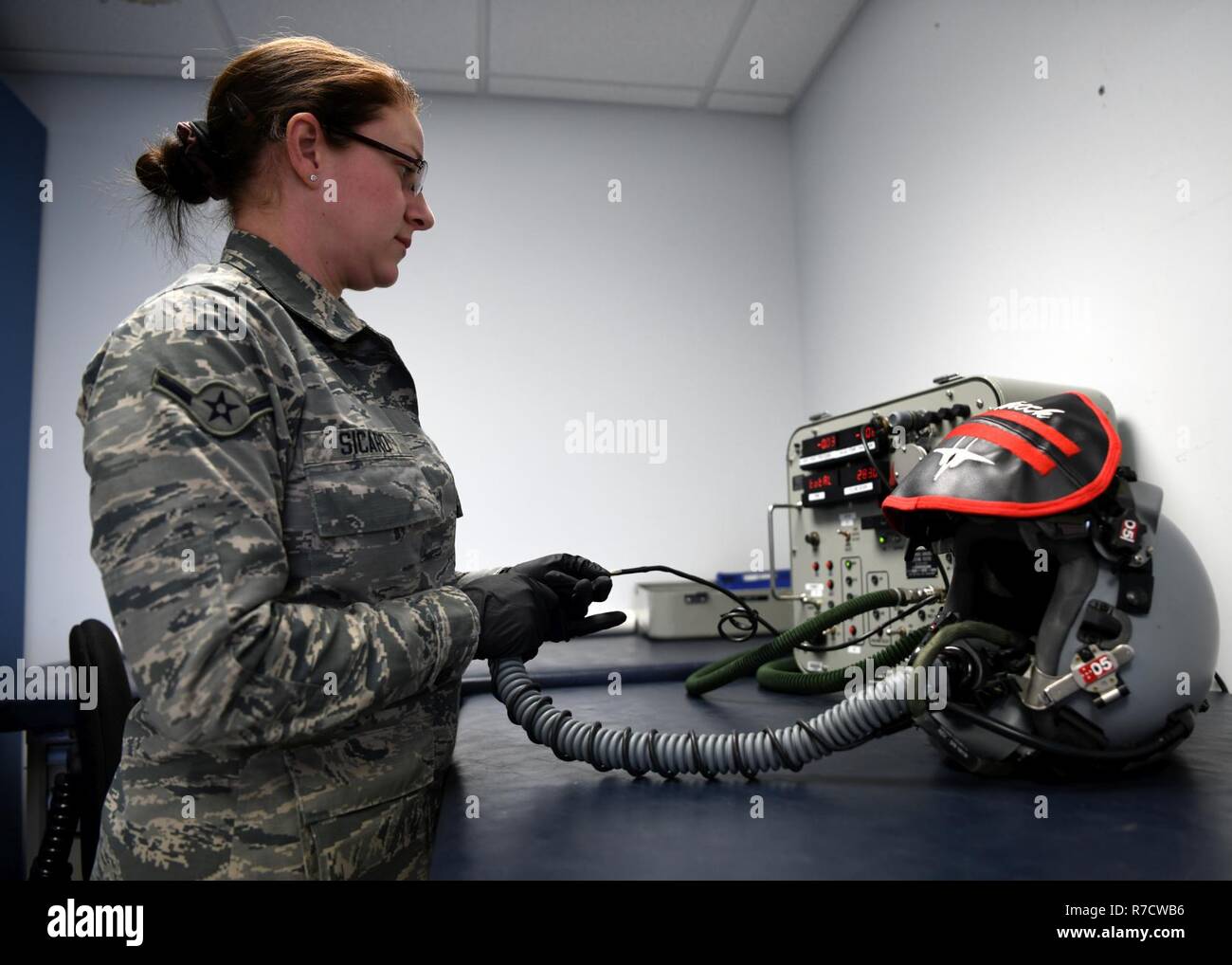 Oxygen mask for fighter pilots hires stock photography and images Alamy