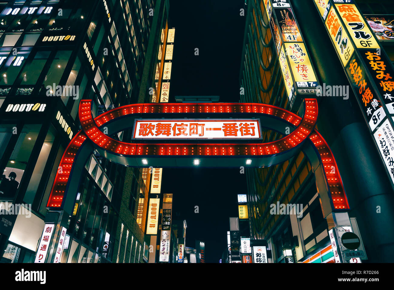 Shinjuku Billboards Tokyo Japan Stock Photos & Shinjuku Billboards