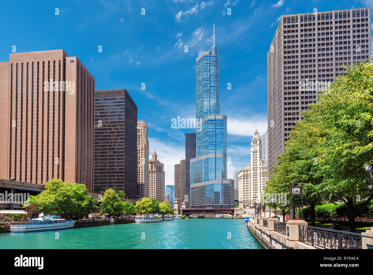 Chicago Skyline with Chicago River and skyscraper Stock Photo - Alamy