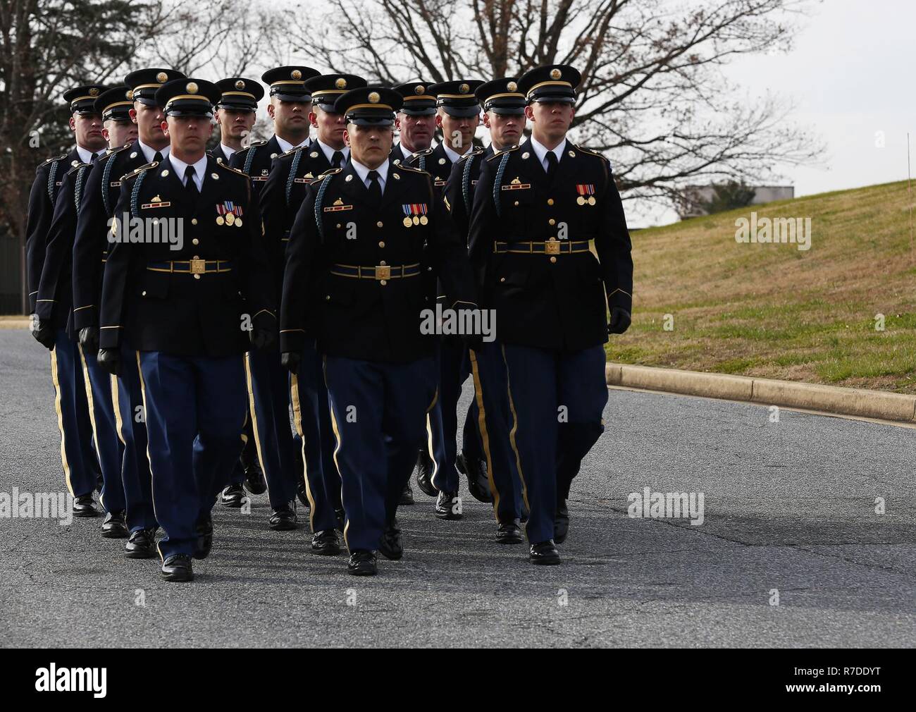 Military funeral 21 gun salute hi-res stock photography and images - Alamy