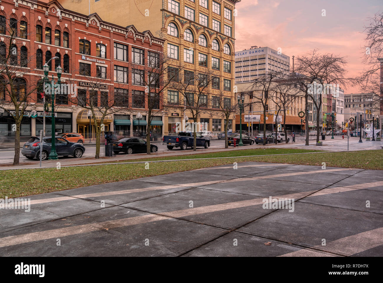 SYRACUSE, NEW YORK - DEC 07, 2018: A street view of downtown Syracuse ...