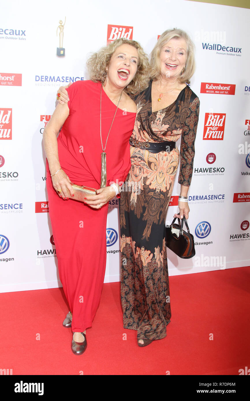 Guests at 'Goldene Bild der Frau' at Stage Operettenhaus at Reeperbahn in  Hamburg Featuring: Michaela May, Jutta Speidel Where: Hamburg, Germany  When: 07 Nov 2018 Credit: Becher/WENN.com Stock Photo - Alamy