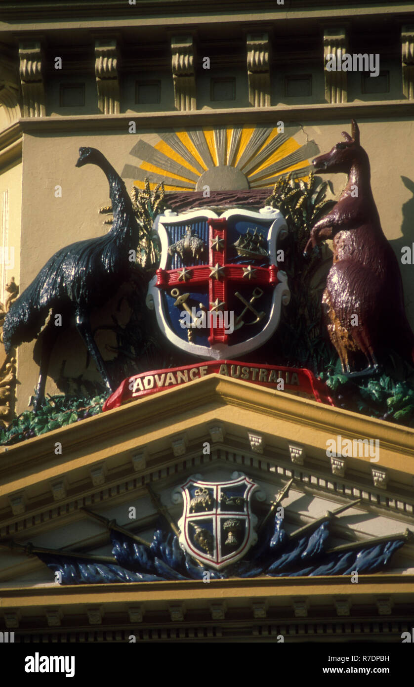 COMMONWEALTH COAT OF ARMS ON A BUILDING IN ADELAIDE, SOUTH AUSTRALIA. THE FORMAL SHIELD OF AUSTRALIA HELD BY THE EMU AND THE KANGAROO Stock Photo