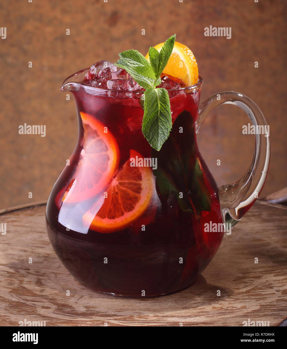 https://c8.alamy.com/comp/R7DRHX/sangria-wine-jug-on-wooden-table-with-orange-and-strawberry-R7DRHX.jpg