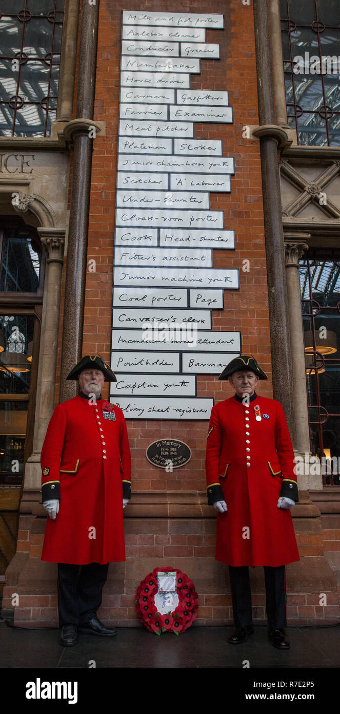 St. Pancras International reveals a permanent war memorial, the first ever in the station, on its 150th anniversary and the centenary of the end of World War I. The memorial is displayed on the station’s Grand Terrace, close to the location of bomb damage from two prominent air raids on the station.    The memorial was unveiled during a special service which included a reading from the station’s 15-year-old Poet Laureate and an exclusive performance from wartime choir the D-Day Darlings.  Featuring: Atmosphere, View Where: London, United Kingdom When: 08 Nov 2018 Credit: Wheatley/WENN Stock Photo