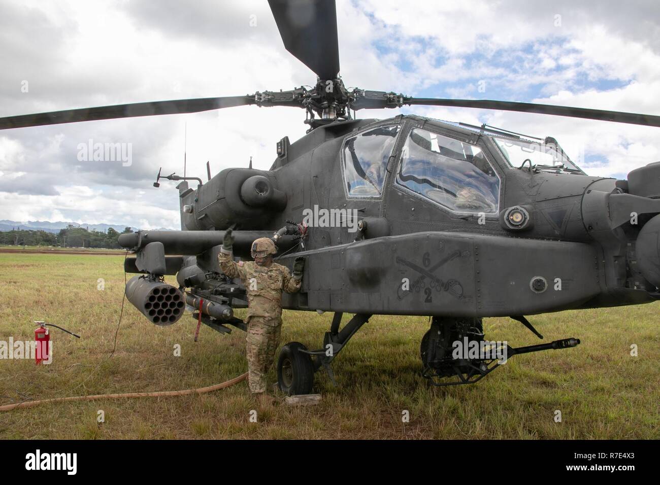 Ah 64 apache helicopter fuel hires stock photography and images Alamy