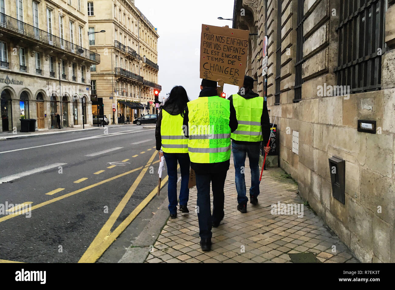 Bordeaux, France8th Dec 2018. : yellow vest protests against increase taxes on gasoline and diesel introduced government of France Credit: sportpoint/Alamy Live News Stock Photo