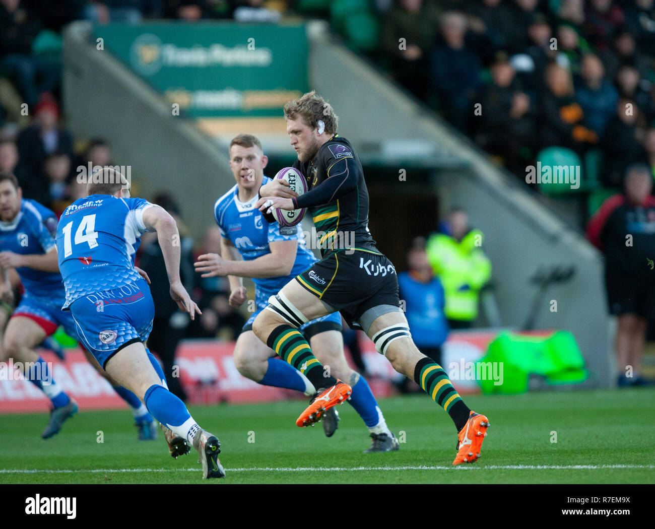 Northampton, UK. 8th December 2018. Jamie Gibson of Northampton Saints runs with the ball during the European Rugby Challenge Cup match between Northampton Saints and Dragons. Andrew Taylor/Alamy Live News Stock Photo